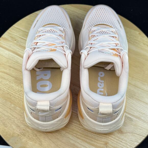 Nike Vomero 18 Guava Ice Orange Chalk Sail HM6804-800 Women Size 9 Sneakers - Picture 8 of 10